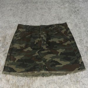 American Eagle camo skirt
